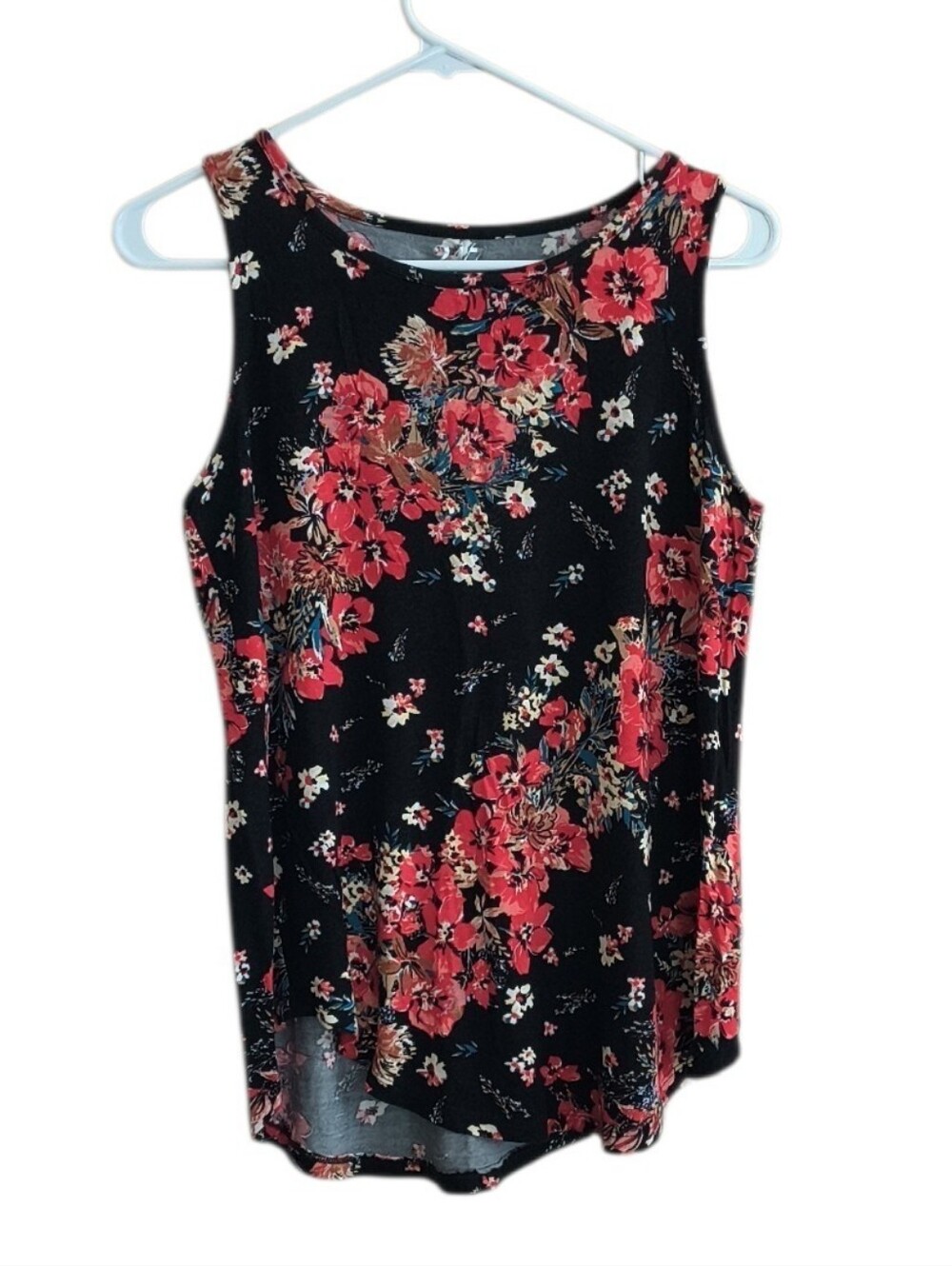 Maurices 24/7 Black And Red Floral Sleeveless Blouse Size M